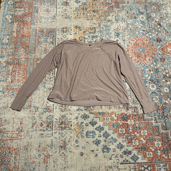 Beyond Yoga lavender long-sleeved Daydreamer Pullover Shirt in Chai - Picture 1 of 4